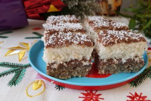 Desert prajitura cu foi din albusuri si crema de ciocolata