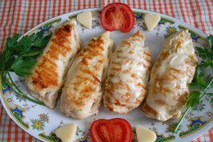 Piept de pui umplut, cu garnitura de cus-cus