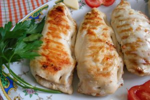 Piept de pui umplut, cu garnitura de cus-cus