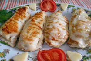 Piept de pui umplut, cu garnitura de cus-cus