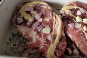 Cotlete de porc gratinate la cuptor