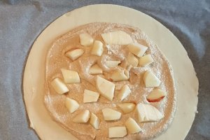 Desert placinta cu migdale, mere si crema de castane / Galette des rois