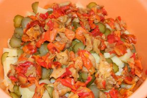 Salata orientala de cartofi cu ardei copt