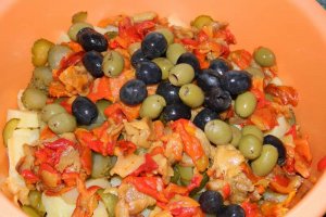 Salata orientala de cartofi cu ardei copt