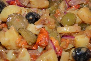 Salata orientala de cartofi cu ardei copt