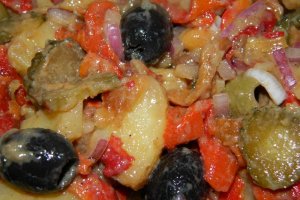 Salata orientala de cartofi cu ardei copt