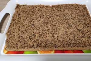 Desert prajitura cu blat de nuca si crema cu lapte condensat