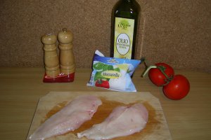 Piept de pui cu rosii si mozzarella
