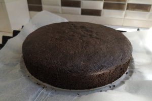 Desert tort cu visine si ciocolata