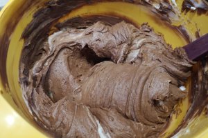 Desert tort cu visine si ciocolata