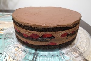 Desert tort cu visine si ciocolata