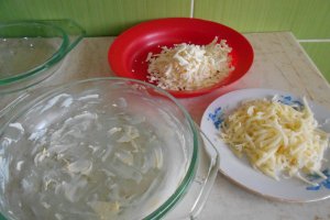 Mamaliga in straturi, cu ficatei de pui si branzeturi