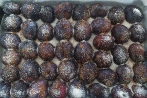 Desert prajitura rasturnata cu prune
