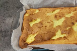 Reteta rapida si delicioasa de prajitura cu iaurt si branza dulce