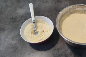 Reteta rapida si delicioasa de prajitura cu iaurt si branza dulce