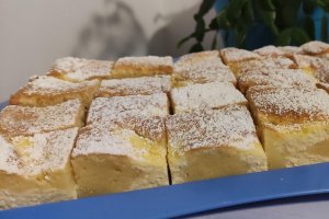 Reteta rapida si delicioasa de prajitura cu iaurt si branza dulce