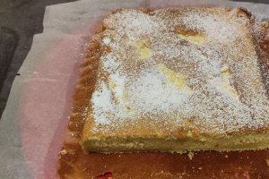 Reteta rapida si delicioasa de prajitura cu iaurt si branza dulce