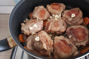 Pulpe de pui in vin