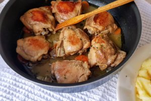 Pulpe de pui in vin