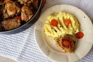 Pulpe de pui in vin
