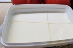 Salata cu rosii si branza fetta greceasca