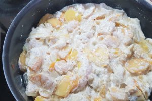 Cartofi gratinati cu smantana, cascaval si ceapa