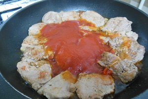 Muschiulet de porc cu sos de soia la tigaie