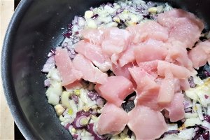 Mancarica de curcan cu mazare verde si smantana