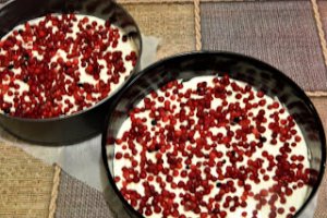 Desert tort cu mousse caise si ciocolata alba
