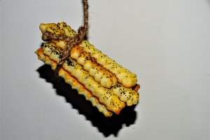 Aperitiv saratele cu unt si untura