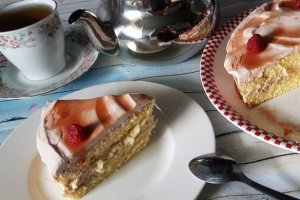 Desert tort cu pandispan si jeleu de gutui