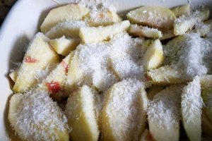 Desert gratin de mere cu nuca de cocos
