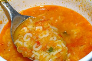 Supa de legume cu paste litere