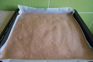 Desert rulada cu crema de mascarpone si alune