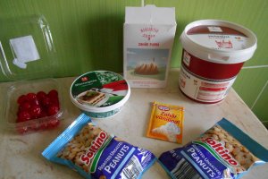 Desert rulada cu crema de mascarpone si alune