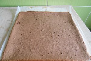 Desert rulada cu crema de mascarpone si alune