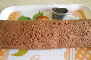 Desert rulada cu crema de mascarpone si alune