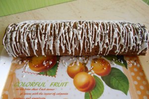 Desert rulada cu crema de mascarpone si alune