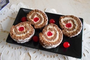 Desert rulada cu crema de mascarpone si alune
