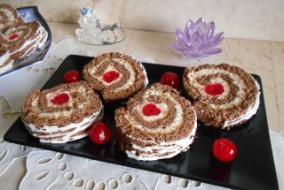 Desert rulada cu crema de mascarpone si alune