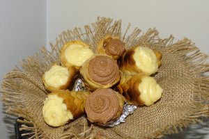 Desert coji de rulouri, umplute cu diverse creme