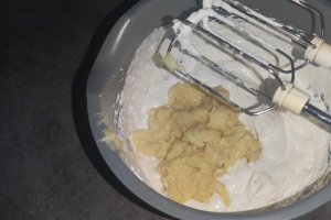 Desert prajitura cu mere si crema mousseline