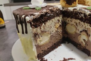 Desert tort profiterol cu ciocolata si portocale
