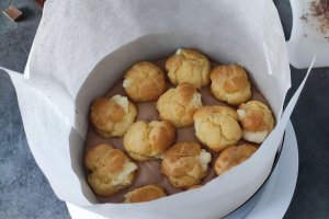 Desert tort profiterol cu ciocolata si portocale