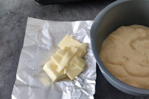 Desert tort profiterol cu ciocolata si portocale