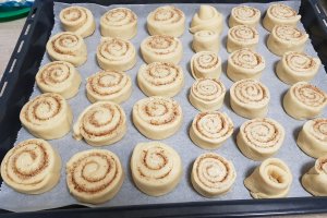 Desert cuib de viespi cu nuca si sos de vanilie