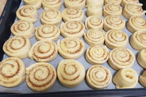 Desert cuib de viespi cu nuca si sos de vanilie