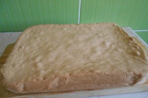 Desert prajitura cu crema de mascarpone si jeleu de rodie
