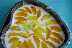 Tarta racoroasa cu piersici