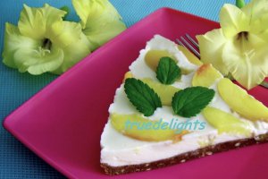 Tarta racoroasa cu piersici